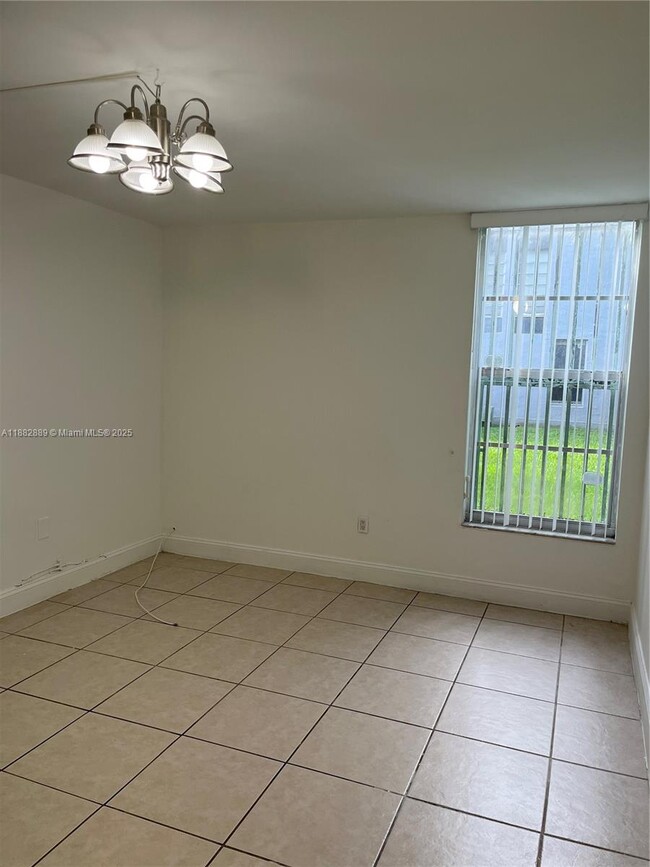 Building Photo - 210 Fontainebleau Blvd