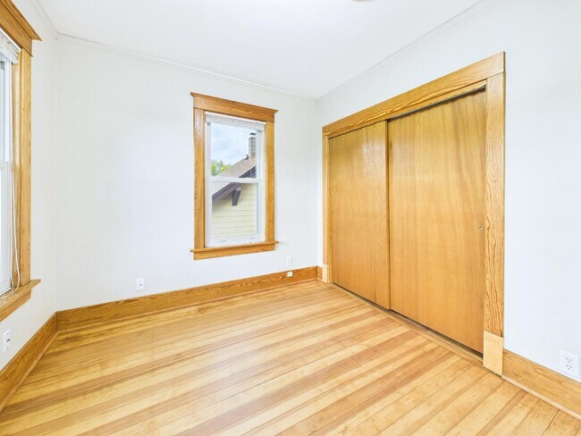 Building Photo - 1522 Park Wild Ave