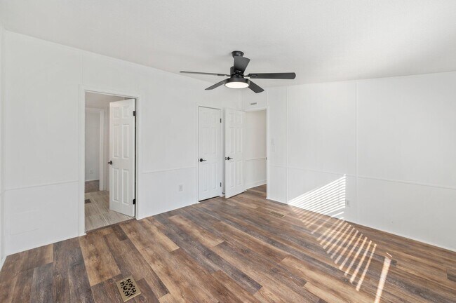 Building Photo - 264 Pinelog St