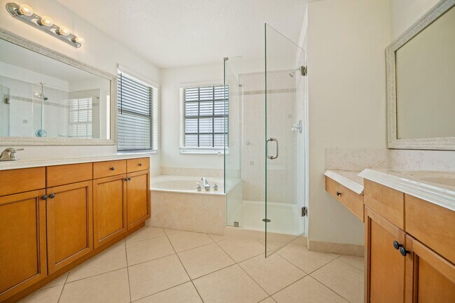 Building Photo - 9058 Alexandra Cir