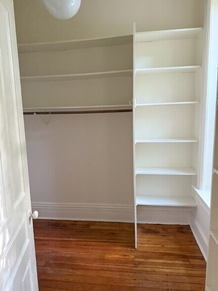 closet - 2059 N Clifton Ave