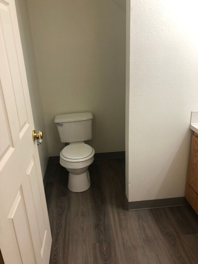 Building Photo - 226 S 59th St