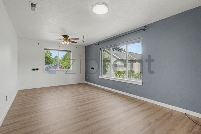 Building Photo - Unit