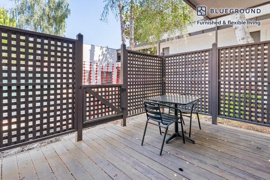 Building Photo - 2721 Midtown Ct