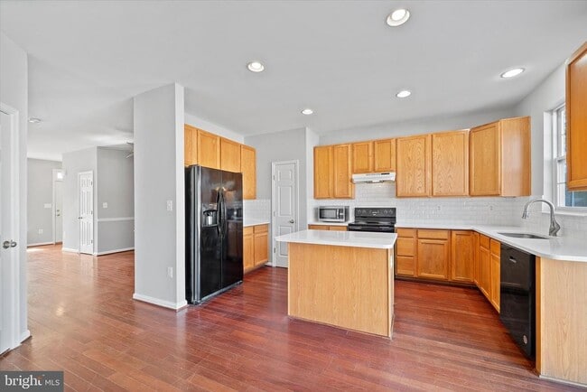 Building Photo - 103 Holmes St