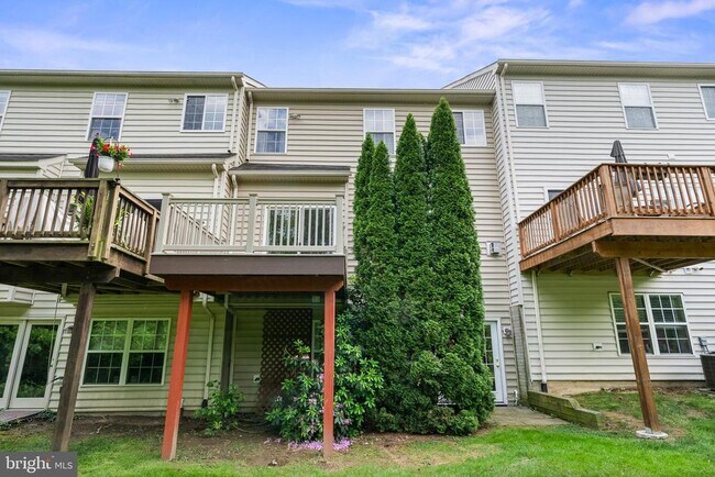 Building Photo - 102 Penns Manor Dr