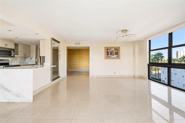 Building Photo - 3031 N Ocean Blvd