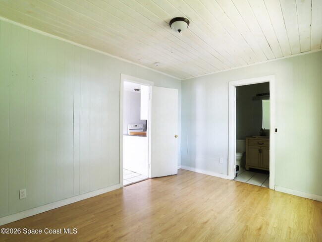 Building Photo - 317 Pineda St