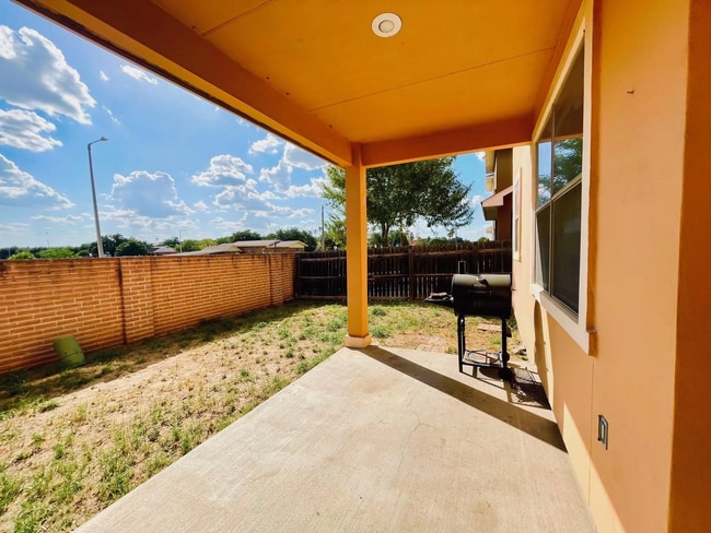 Building Photo - 9310 Albany Dr