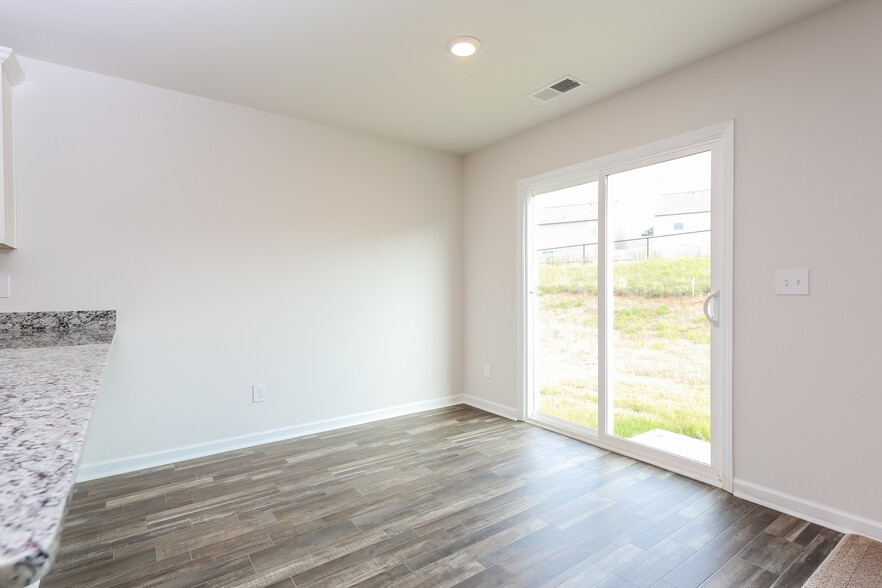 Building Photo - 2219 Southlea Dr