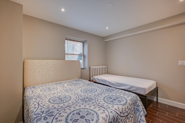 Building Photo - 30 Middle Shore Dr