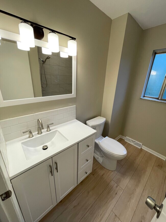 Building Photo - 2598 Chamberlain Rd