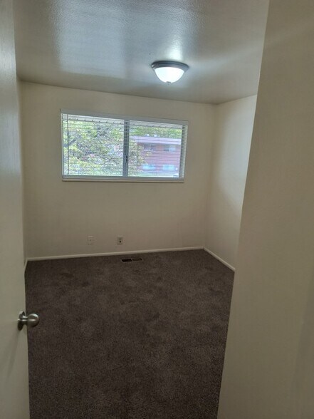 Building Photo - 1123 S Graff Cir