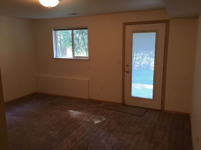 Building Photo - 1050 S Westcliff Pl