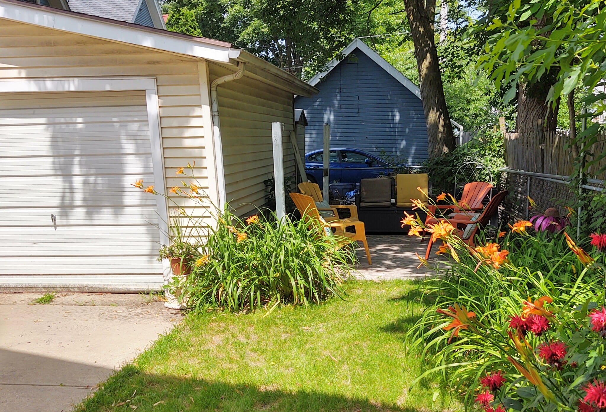 Patio shared with other tenants - 2108 E Washington Ave