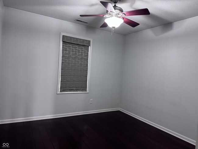 Building Photo - 1206 W Sheffield Dr