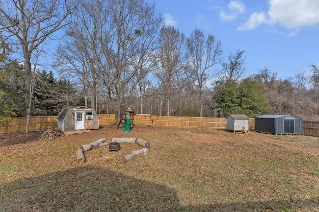 Building Photo - 3BR / 2BA Off-Grid Luxury Living with Large Fenced Lot and Solar Power $2297/mo rent