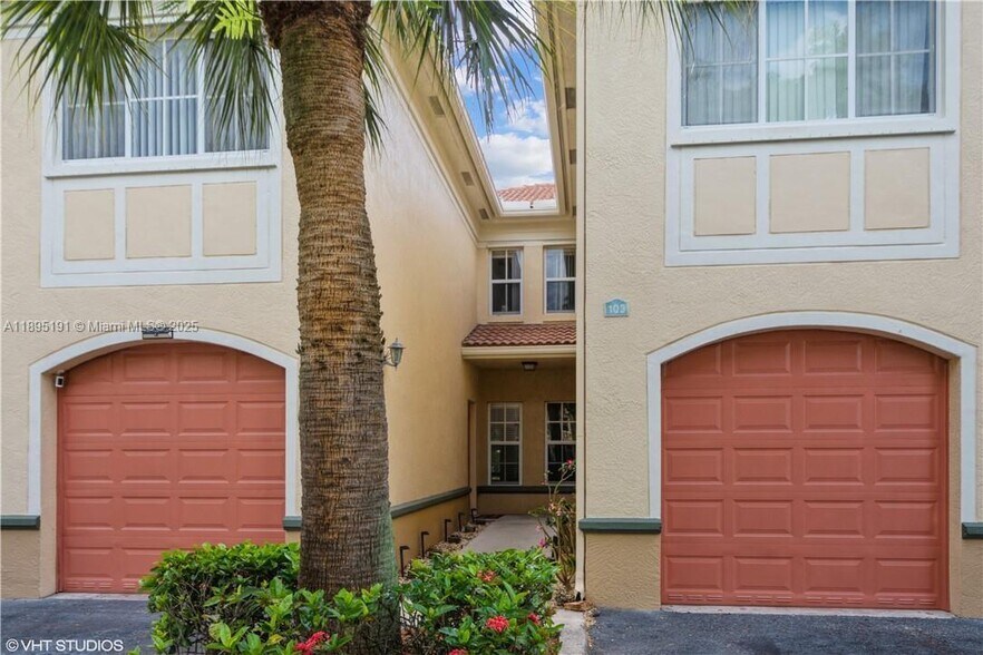 Building Photo - 2439 Centergate Dr