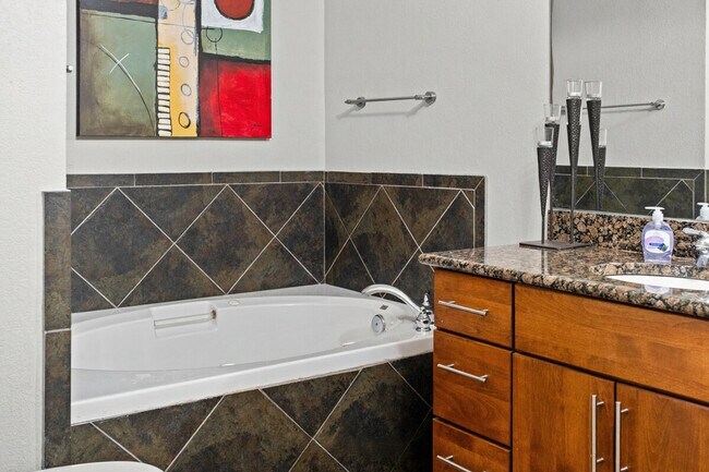 Building Photo - 3404 American Dr