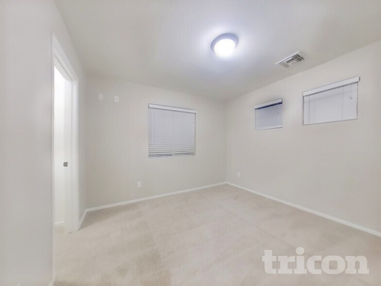 Building Photo - 15034 N 146th Ln