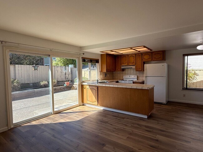 Building Photo - Sunnyvale home with central air and new LV...