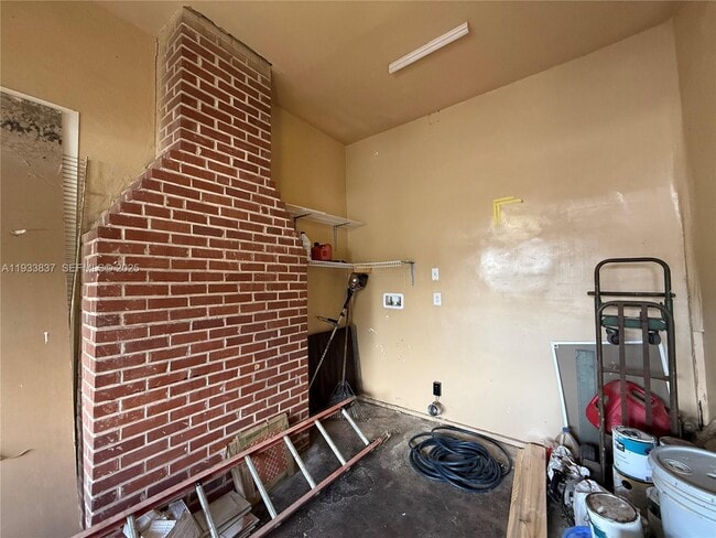 Building Photo - 816 5th St