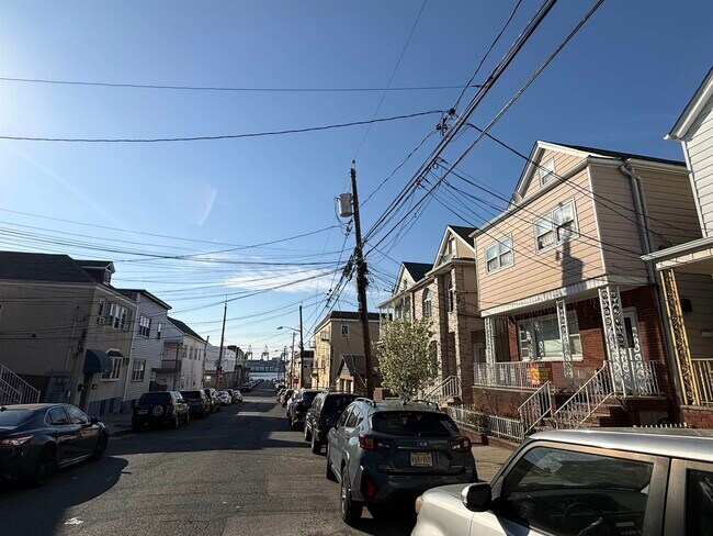 Building Photo - 129 W 20th St