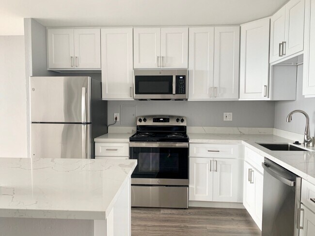 Building Photo - 555 Pierce St