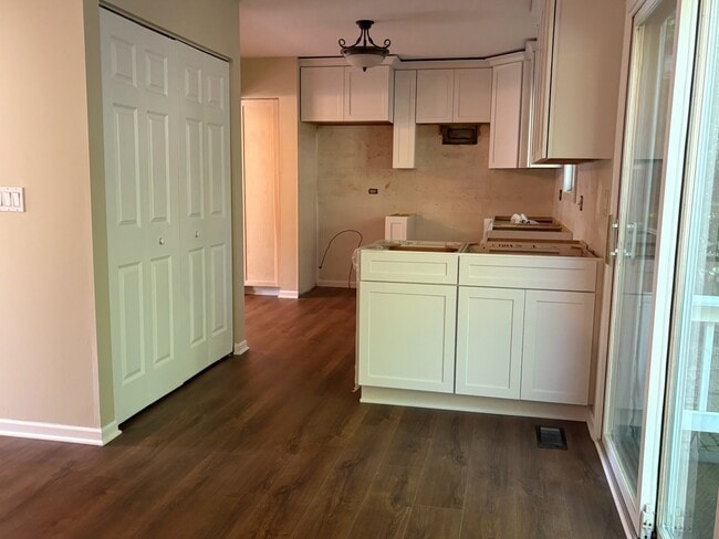 Building Photo - 2024 Westfield Dr