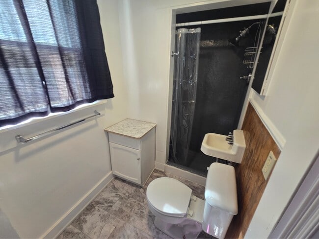 Building Photo - 316 N Walnut St