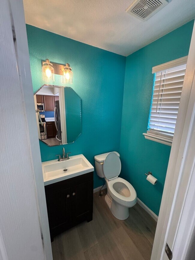 Building Photo - Charming 2BR Townhome in Brighton