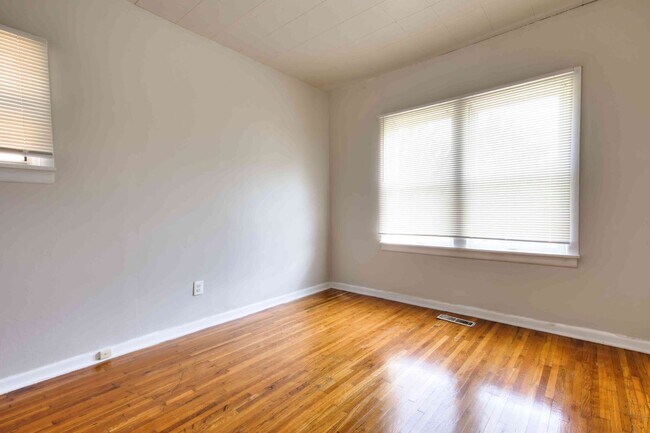 Building Photo - Available Aug 7th - Very nice single family home with refinished hardwood and a very large open l...