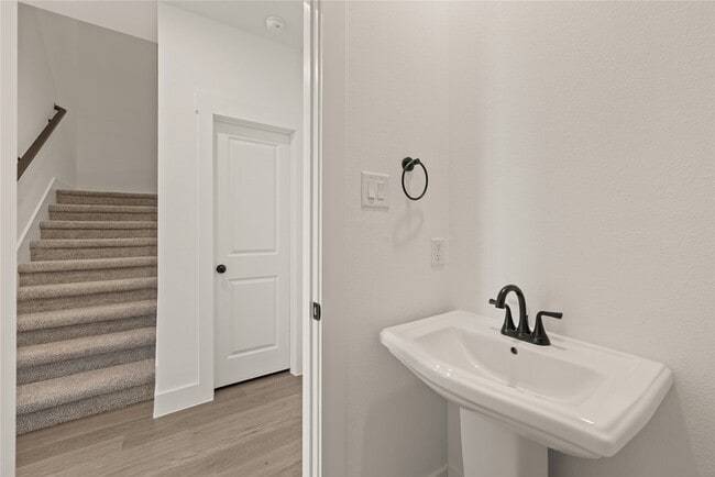 Building Photo - 9609 Dahlia Blvd