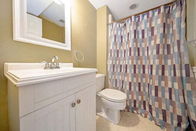 Building Photo - 6960 Fernbrook Ln N