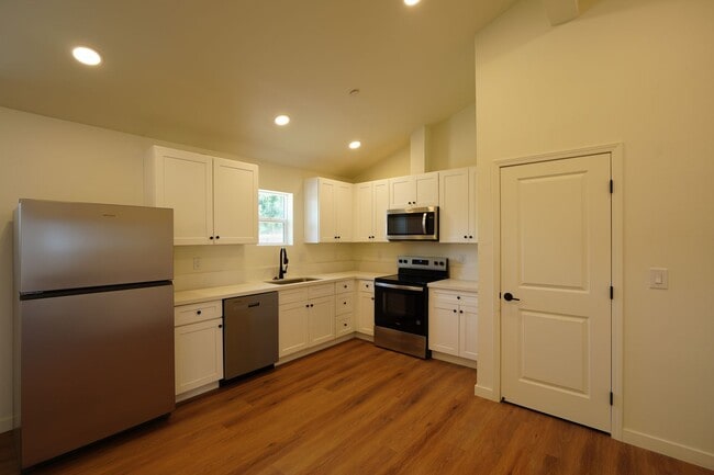Building Photo - 4805 Charlotte Way