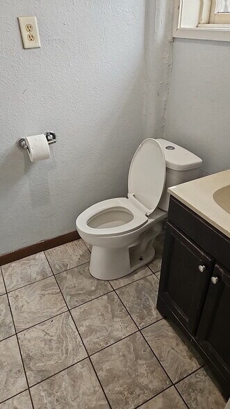 Building Photo - 125 Main St