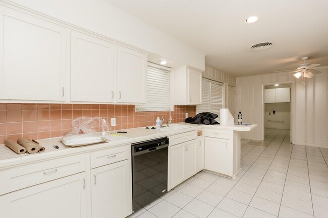 Building Photo - 9753 Tappenbeck Dr