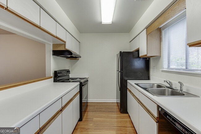 Building Photo - 33 Finch Trail NE