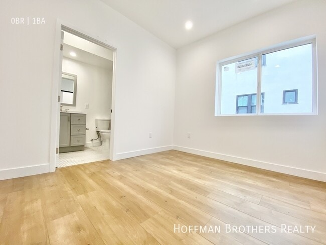 Building Photo - 6712 Willoughby Ave