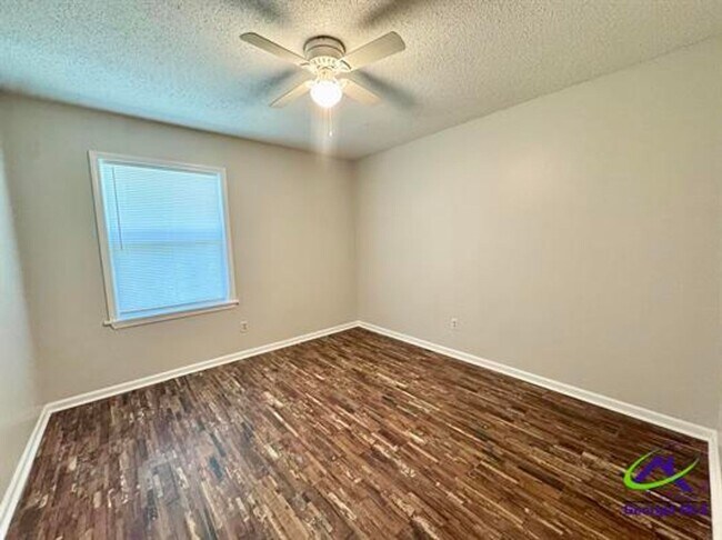 Building Photo - 102 Varee Dr