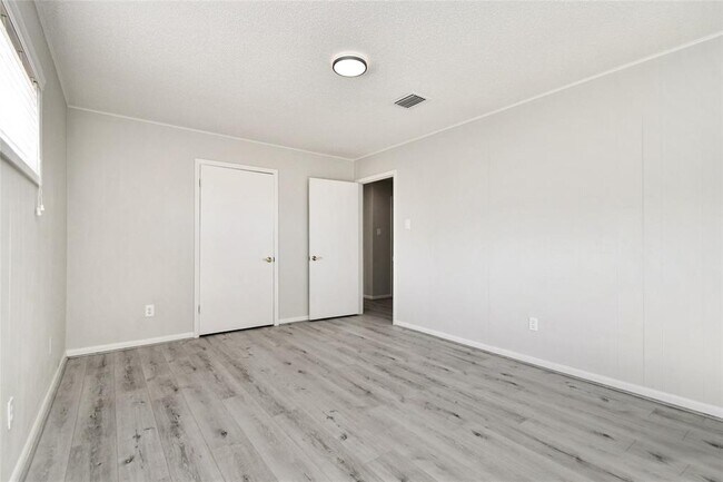 Building Photo - 1504 Holly Cir