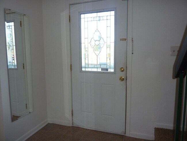 Building Photo - Nice 2-Story Townhome, Centrally located i...