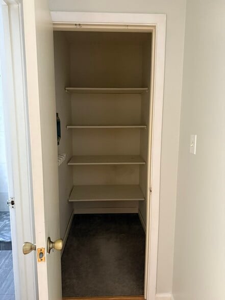 hallway additional laundry closet - 409 Kirkham St