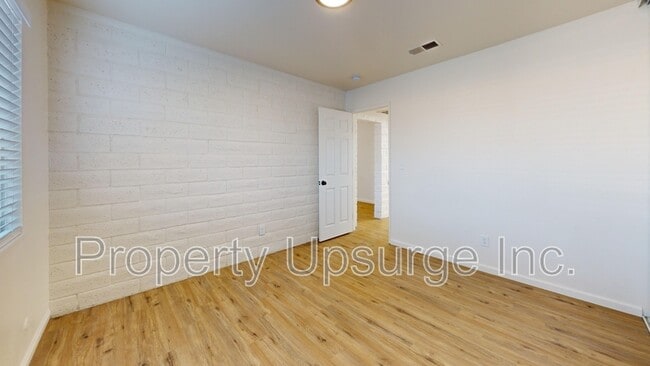 Building Photo - 1710 Bruce St
