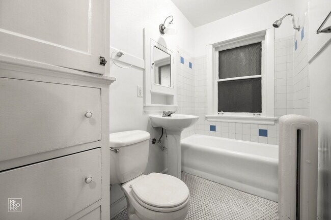 Building Photo - 1146 Ontario St