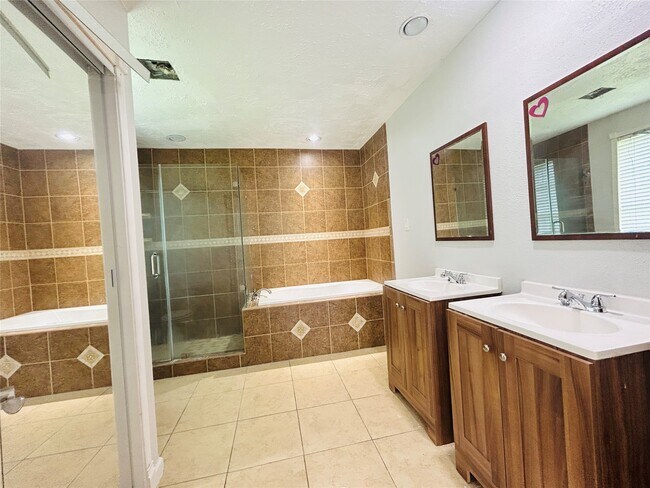 Building Photo - 15719 Red Springs Dr