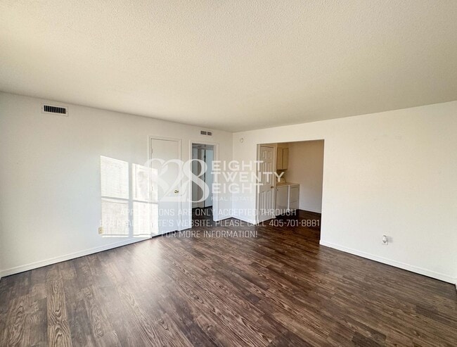 Building Photo - COMING SOON! West Oaks 2 Bed/1 Bath Second Floor Apt in Newcastle!