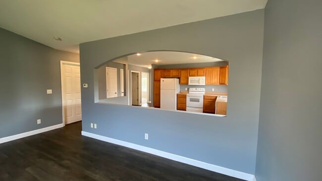 Building Photo - 2 Bedroom, 2 Bathroom Duplex, Close to Ft ...