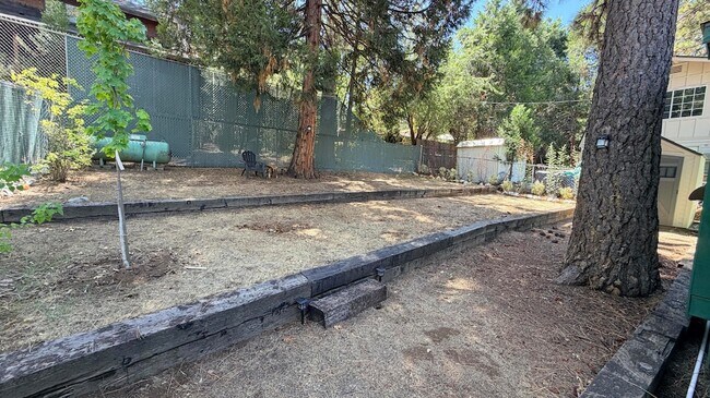 Building Photo - 53685 Country Club Dr