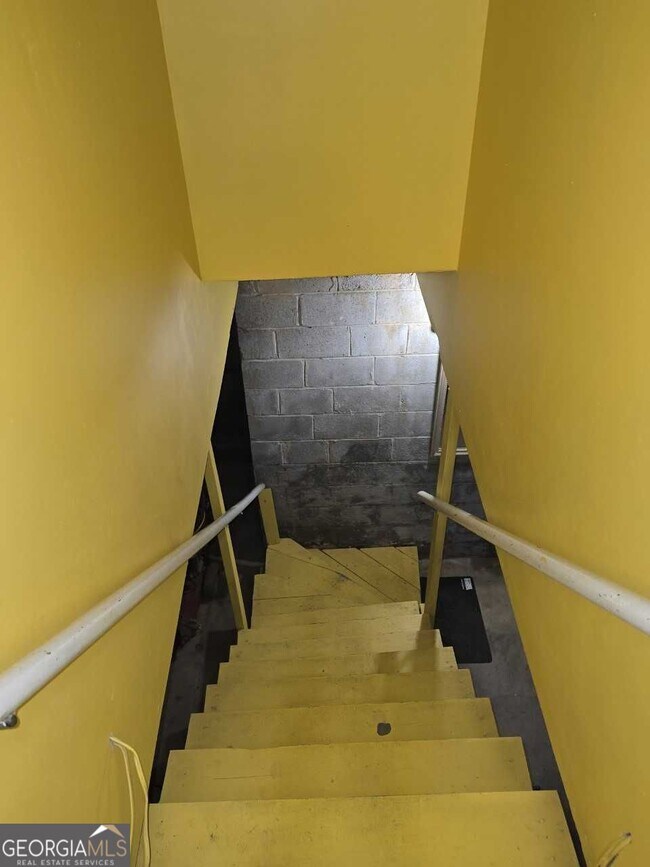 Building Photo - 707 Melrose Dr